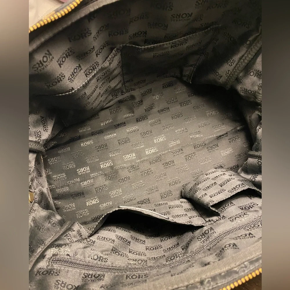 Authentic Michael Kors Satchel - Picture 5 of 16